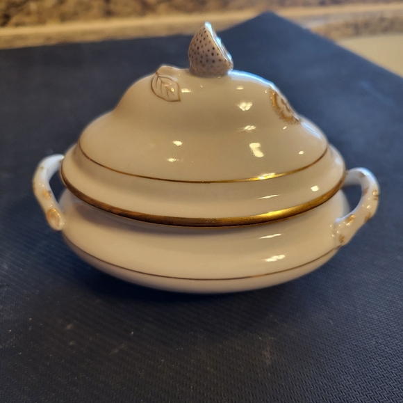 Hungarian White and Gold Lidded Tureen With Lemon Final - Picture 4 of 15